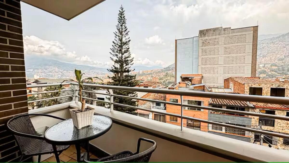 De Lujo-parking-15 Minutes Provence * Medellín